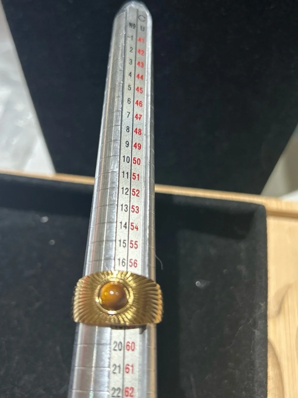 N/A elegant gold